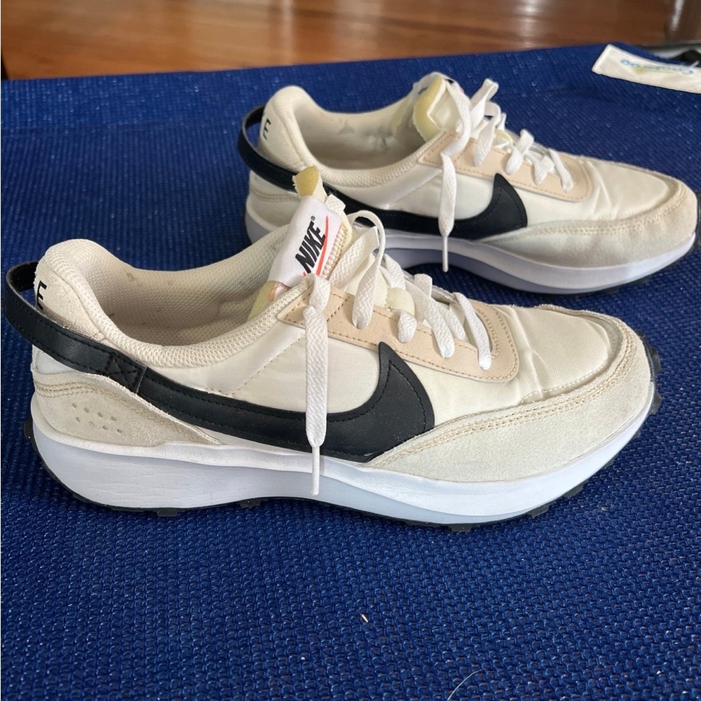 Women’s Nike Waffle Debut sneakers